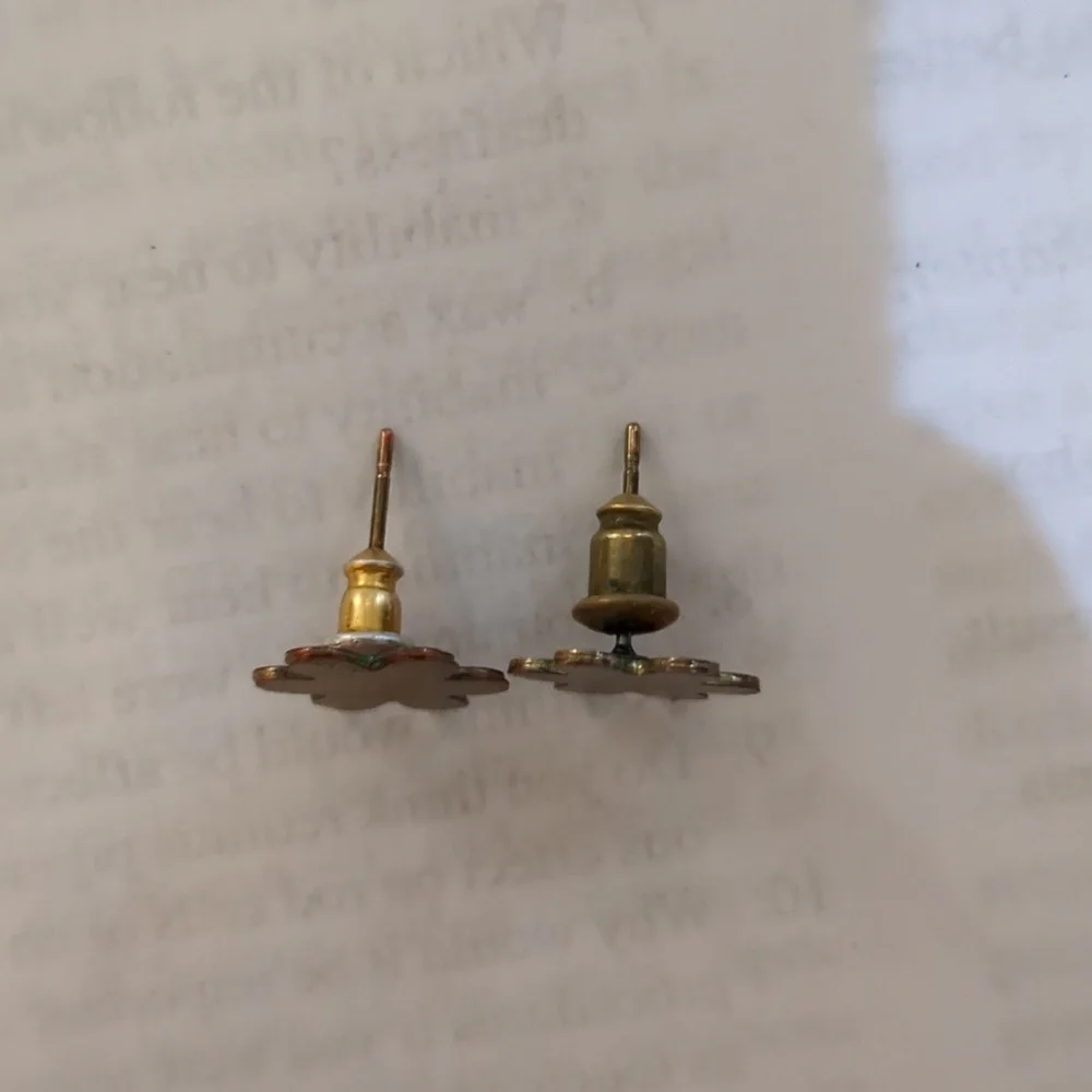 Mata Traders Petite Flower Studs